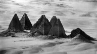 nubia pyramids black white 1080p