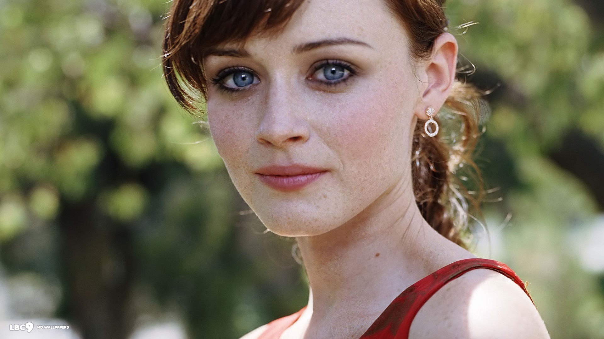 alexis bledel freckles