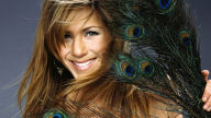 picture jennifer aniston with feathers
